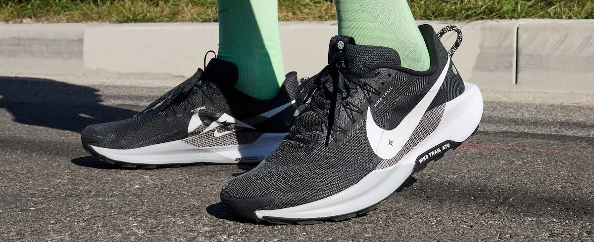 nike pegasus black white