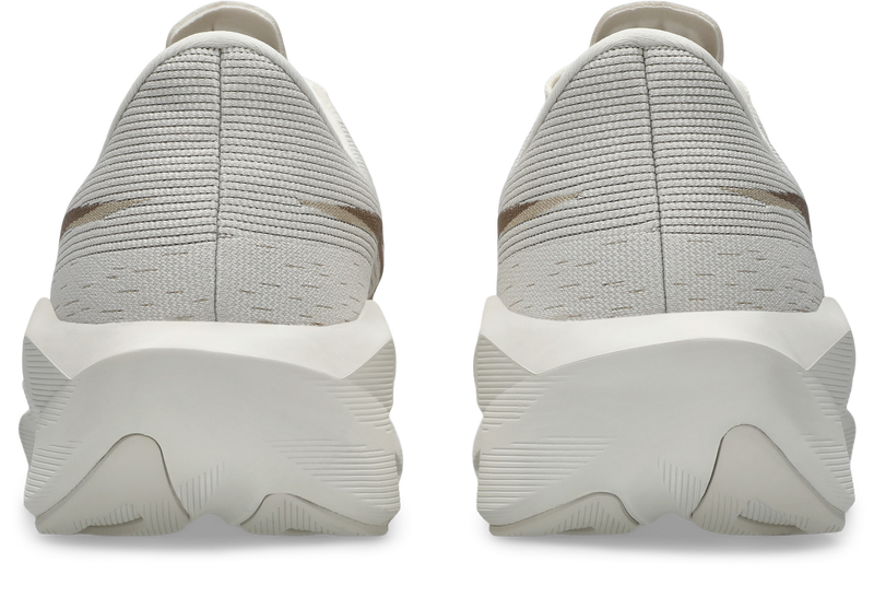 Men's Novablast 6 (250 - Soft Oat/Greige)