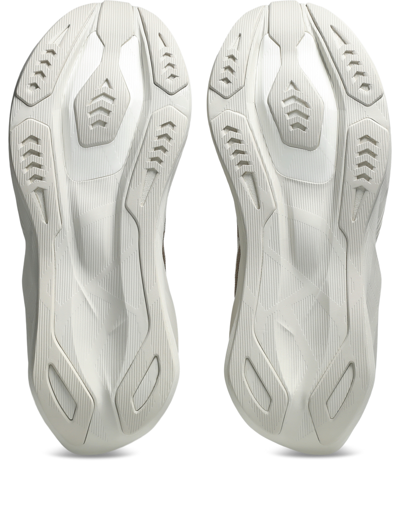 Men's Novablast 6 (250 - Soft Oat/Greige)