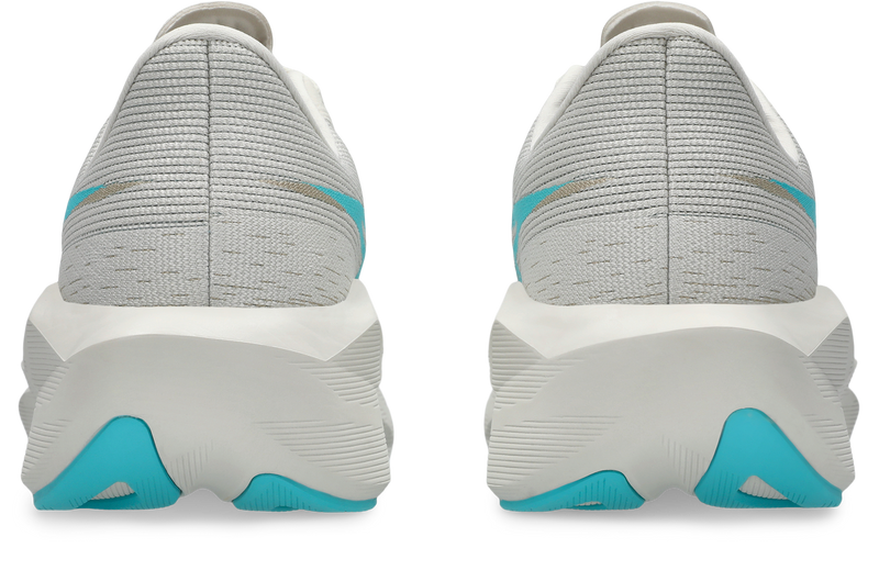 Women's Novablast 6 (250 - Soft Oat/Energy Aqua)