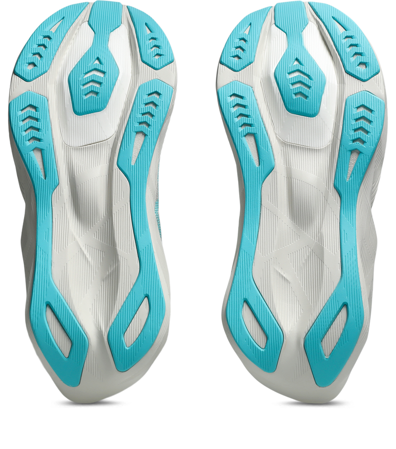Women's Novablast 6 (250 - Soft Oat/Energy Aqua)