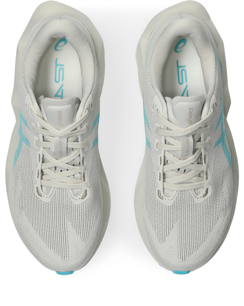 Women's Novablast 6 (250 - Soft Oat/Energy Aqua)