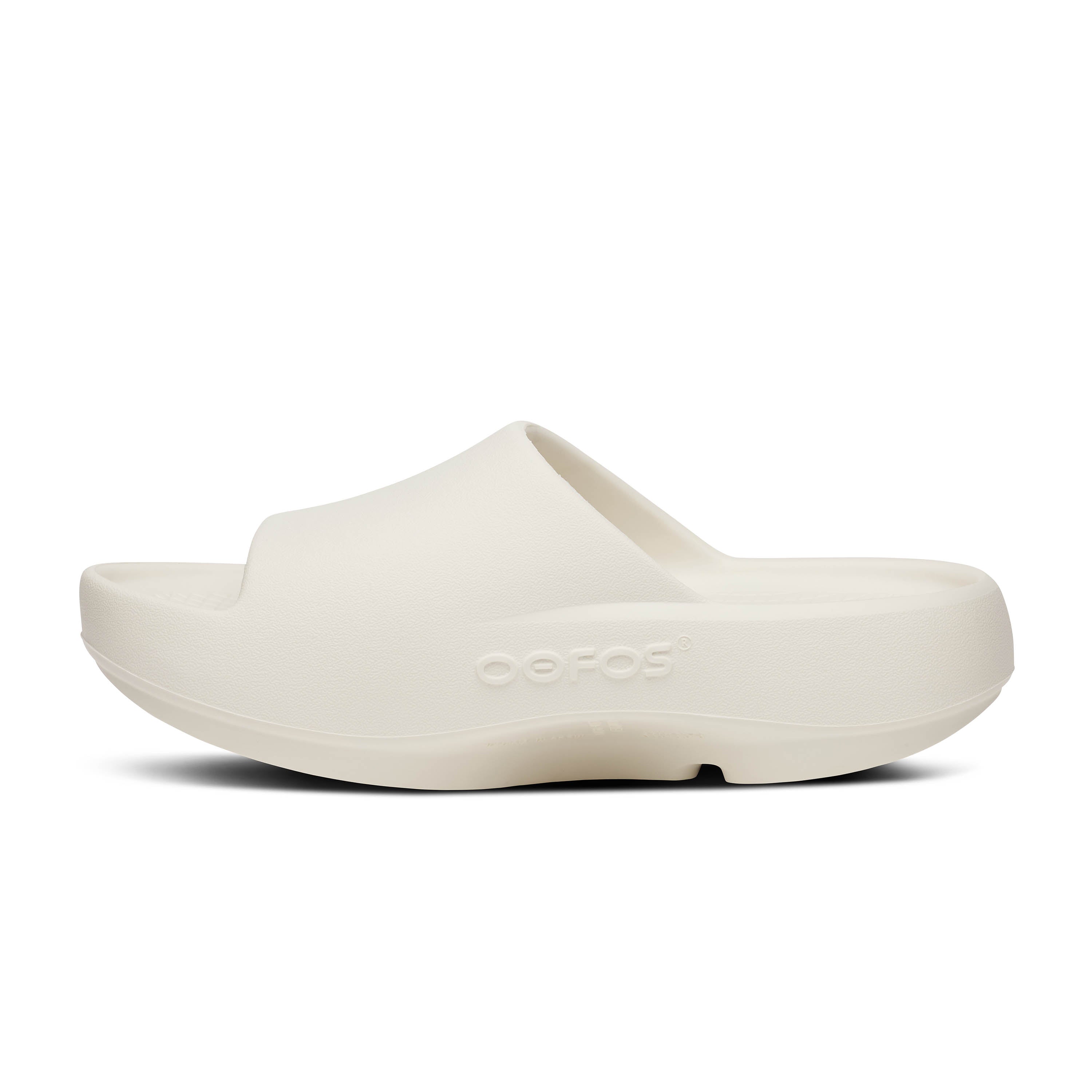 OOFOS OOahh PLUS サンダル ホワイト OOahh PLUS (Chalk) — TC Running Co
