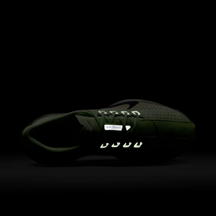 Women’s Pegasus Plus (700 - Barely Volt/Armory Navy-Sesame)