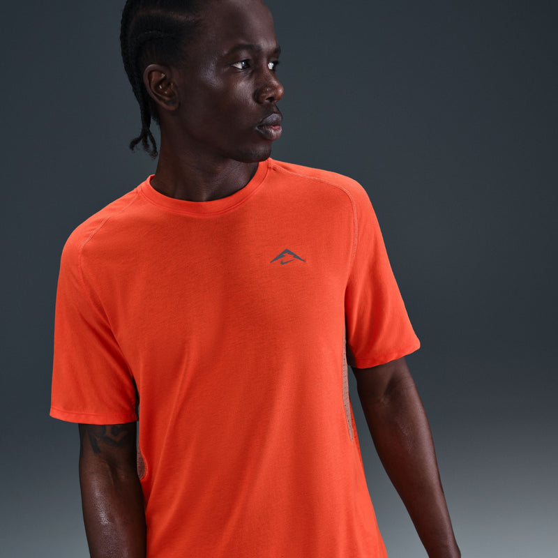 Men's Solar Chase Dri-FIT ADV Short-Sleeve Running Top (633 - Picante Red/Black)