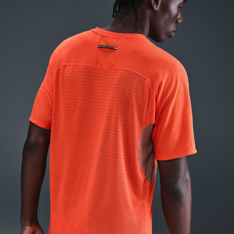 Men's Solar Chase Dri-FIT ADV Short-Sleeve Running Top (633 - Picante Red/Black)