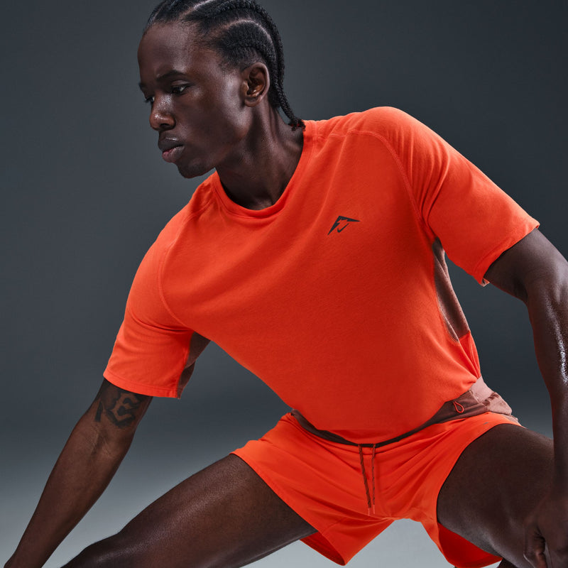 Men's Solar Chase Dri-FIT ADV Short-Sleeve Running Top (633 - Picante Red/Black)