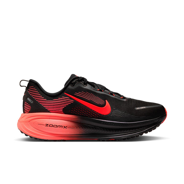 Rouge et Noir アーレン・クライヴ CV.テトラポット登 Men's Vomero 18 (019 - Black/Bright Crimson-University Red) — TC