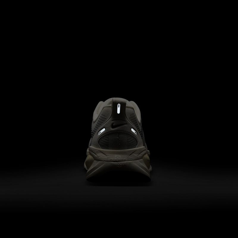 Men's Vomero 18 (101 - Summit White/Black-Coconut Milk)