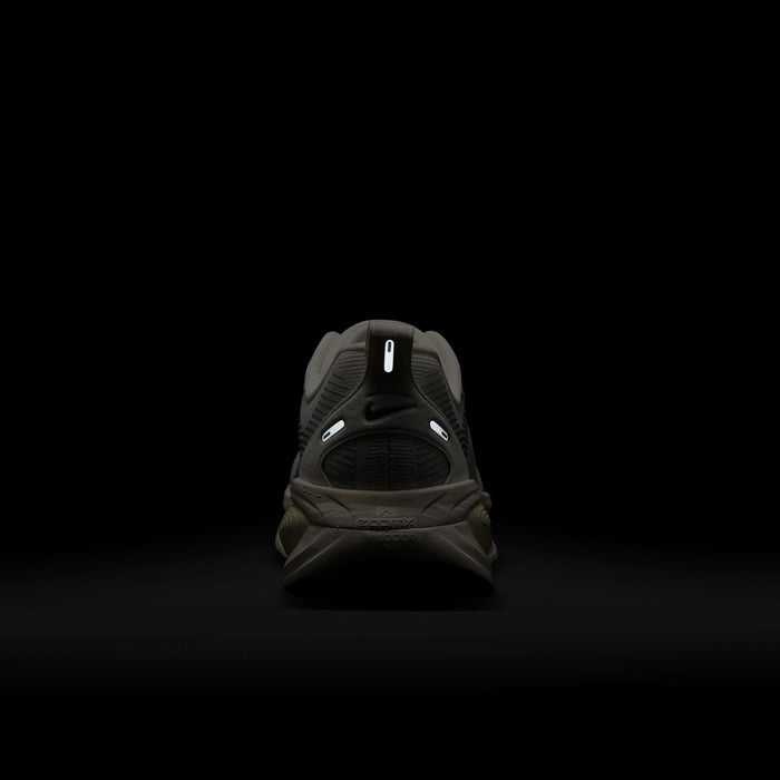 Men's Vomero 18 (101 - Summit White/Black-Coconut Milk)