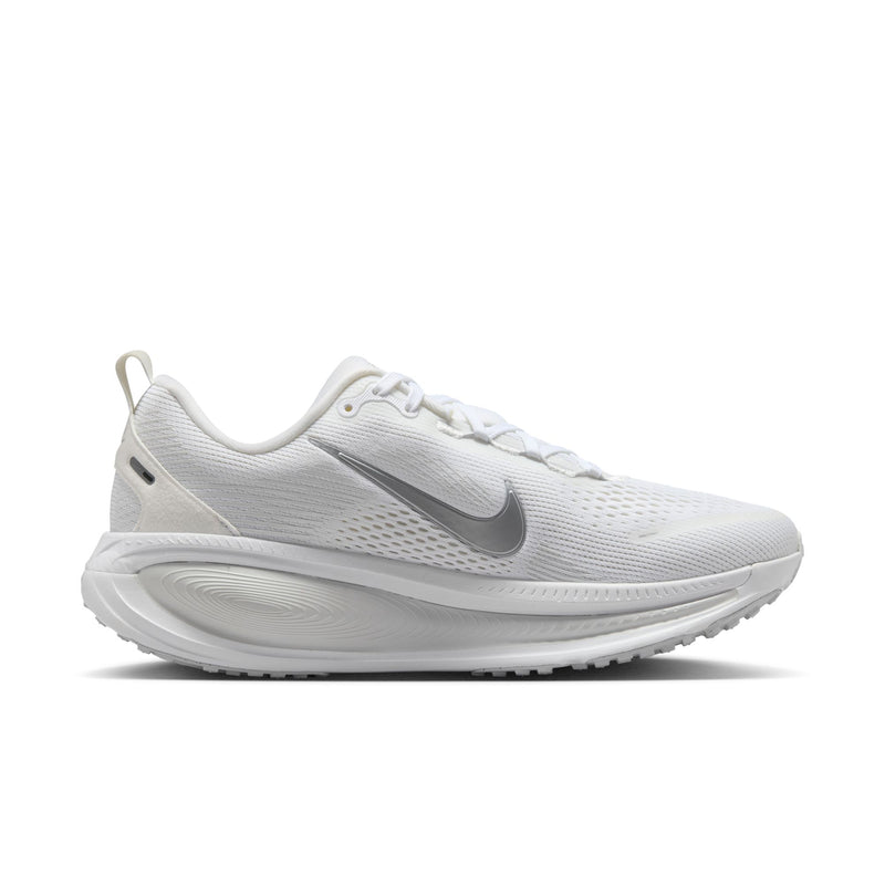 Women's Vomero 18 (104 - White/Metallic Silver-Photon Dust)