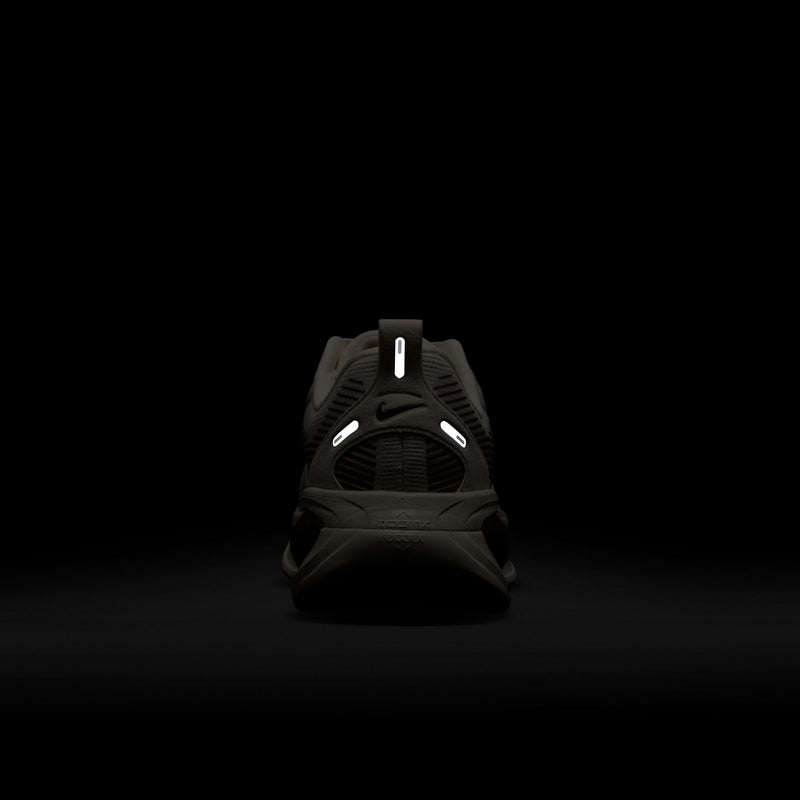 Women's Vomero 18 (108 - Pale Ivory, Dark Team Red-Red Sepia)