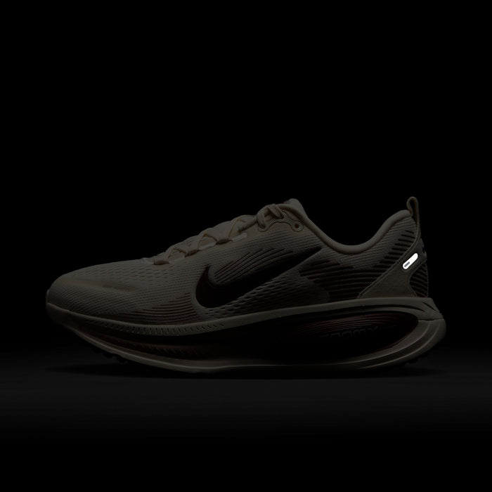 Women's Vomero 18 (108 - Pale Ivory, Dark Team Red-Red Sepia)