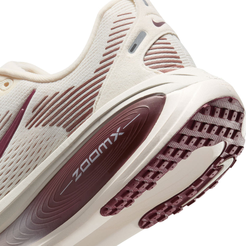 Women's Vomero 18 (108 - Pale Ivory, Dark Team Red-Red Sepia)