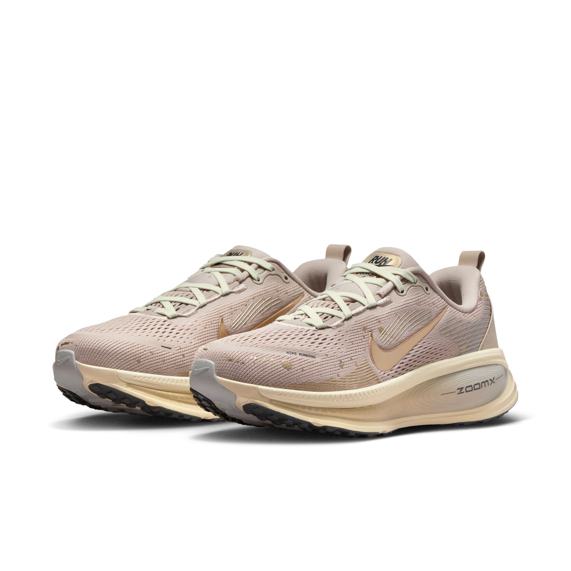こしろ Women's Vomero 18 SE (200 - Cream II/Mtlc Gold Grain-Coconut Milk