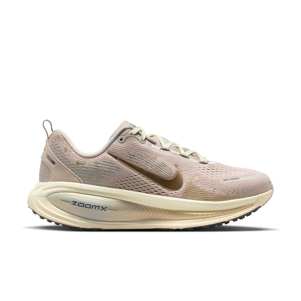 Women's Vomero 18 SE (200 - Cream II/Mtlc Gold Grain-Coconut Milk