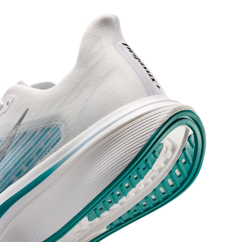 Women’s Pegasus Plus 2 (White/Metallic Silver-Energy)