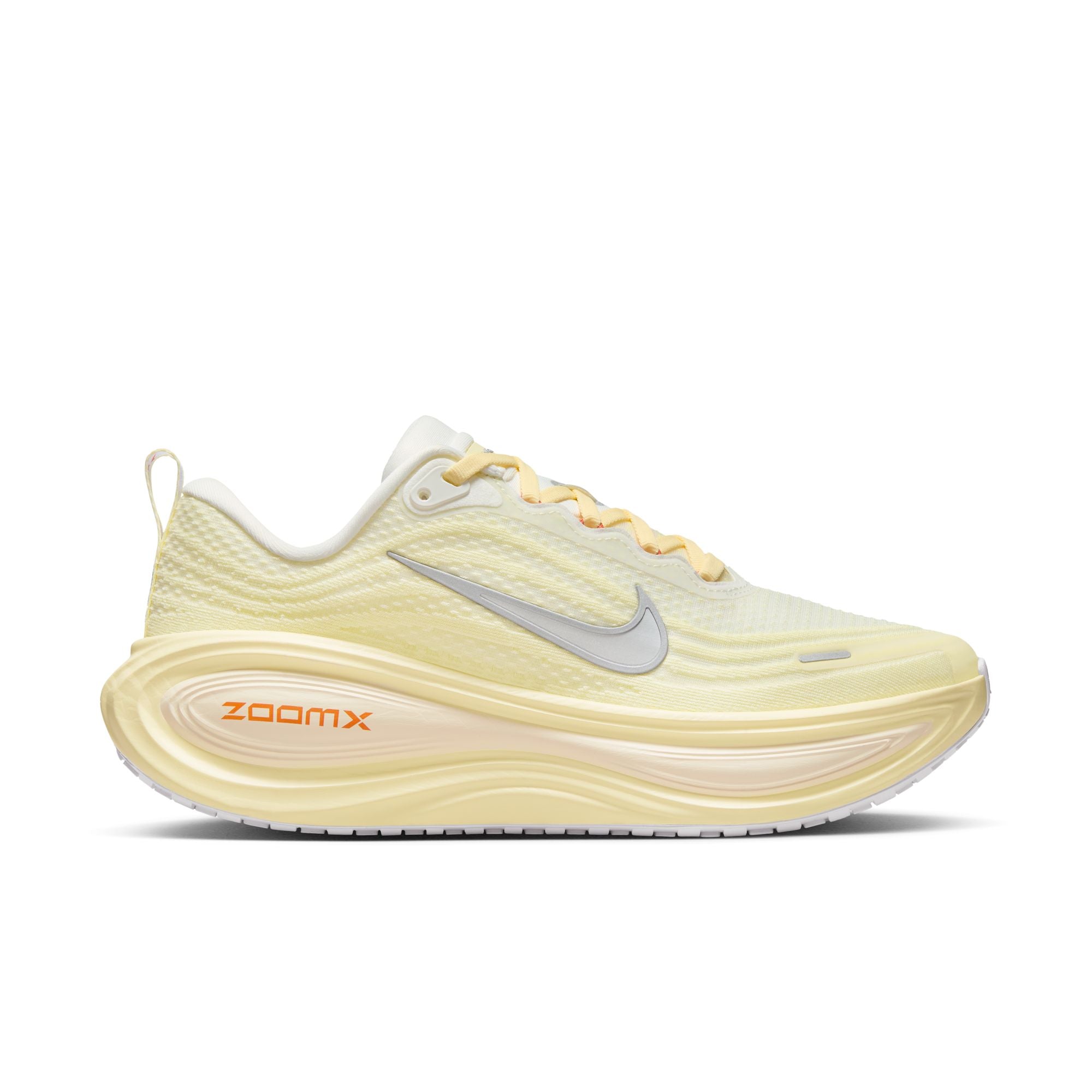 イマン　ホワイトドリーム Women's Vomero Plus (100- Summit White/ Metallic Silver) — TC