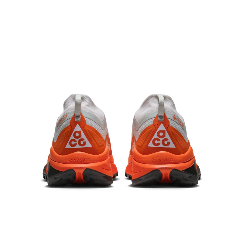Men’s ACG Zegama Trail GORE-TEX (001 - Light Silver/Summit White-Safety Orange)