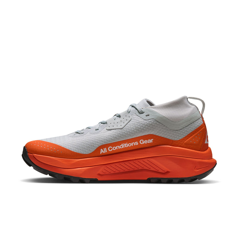 Men’s ACG Zegama Trail GORE-TEX (001 - Light Silver/Summit White-Safety Orange)