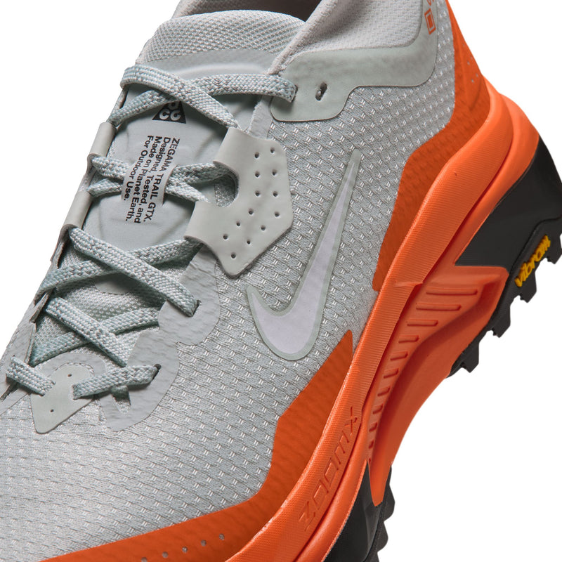 Men’s ACG Zegama Trail GORE-TEX (001 - Light Silver/Summit White-Safety Orange)