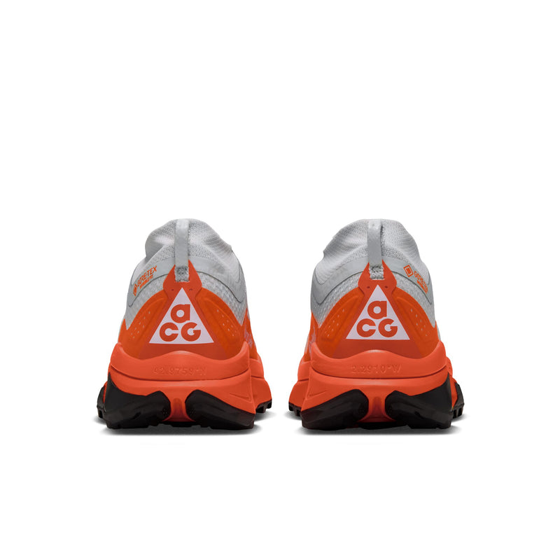 Women’s ACG Zegama Trail GORE-TEX (002 - Light Silver/Summit White-Safety Orange)