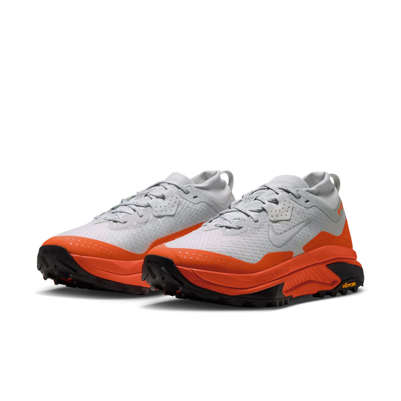 Women’s ACG Zegama Trail GORE-TEX (002 - Light Silver/Summit White-Safety Orange)