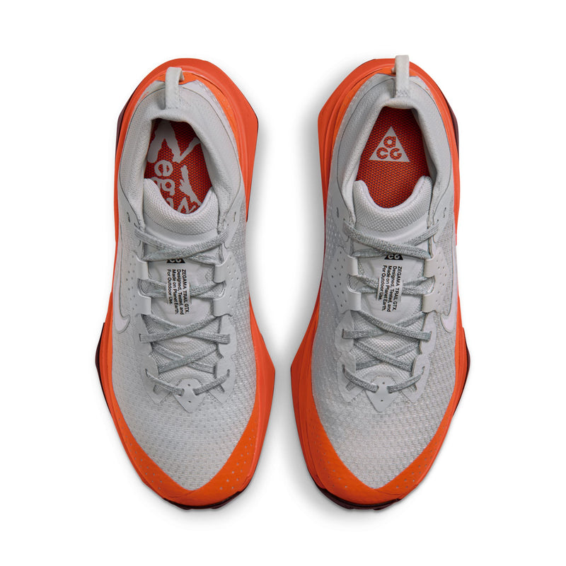 Women’s ACG Zegama Trail GORE-TEX (002 - Light Silver/Summit White-Safety Orange)