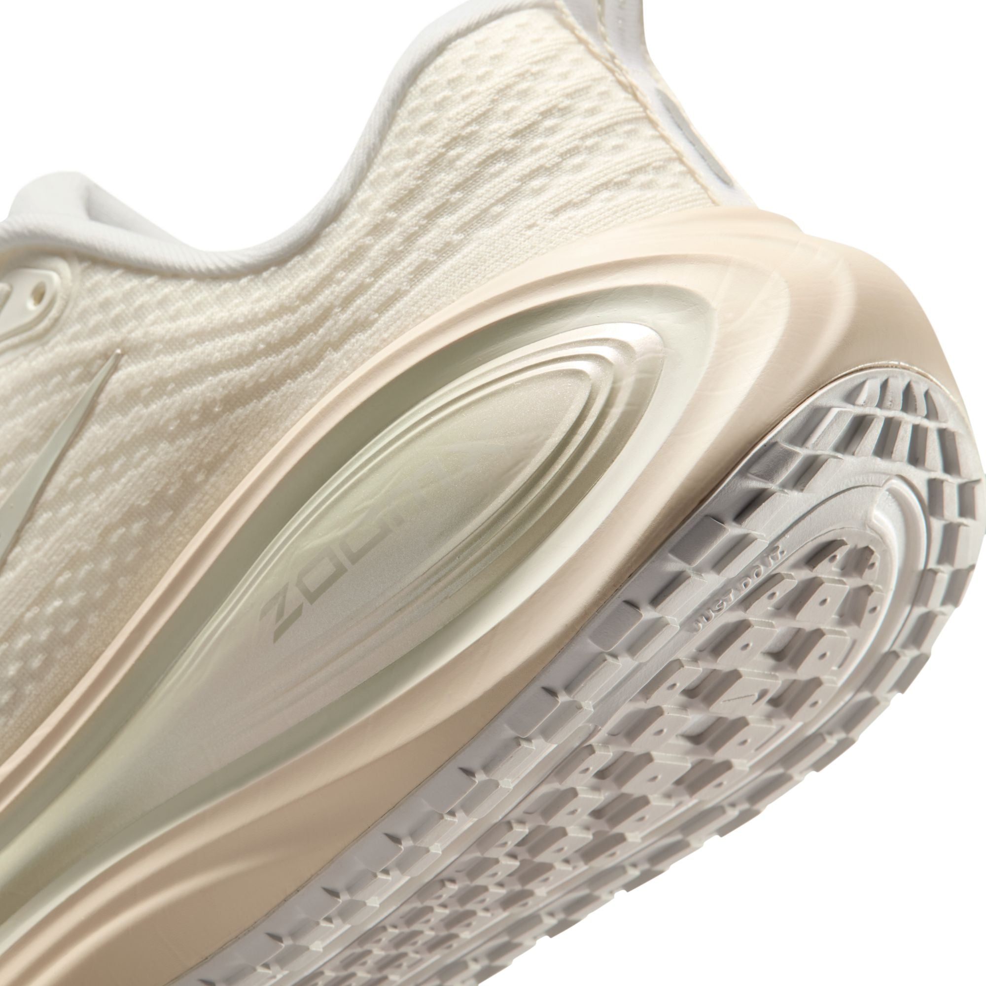 Women's Vomero Plus (100 - Summit White/Chalk-Phantom-Pure