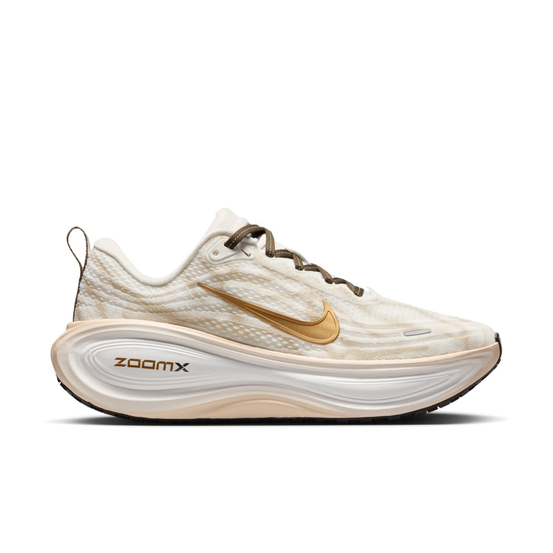 Women's Vomero Plus (121 - Summit White/Metallic Gold-Dark Hazel)