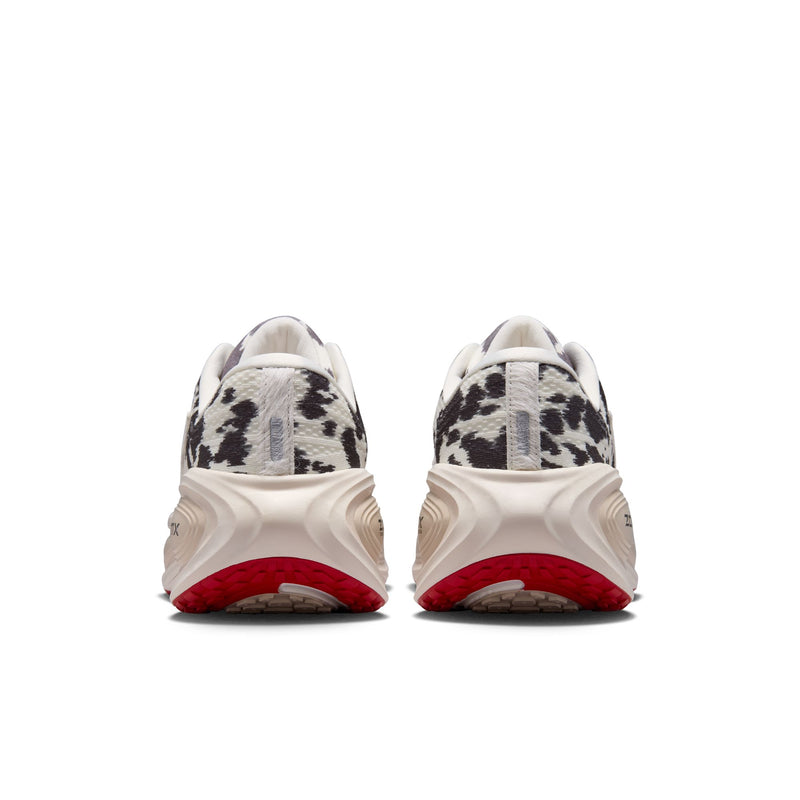 Men's Vomero Plus (100 - Sail/Sail-University Red-Lt Orewood Brn)