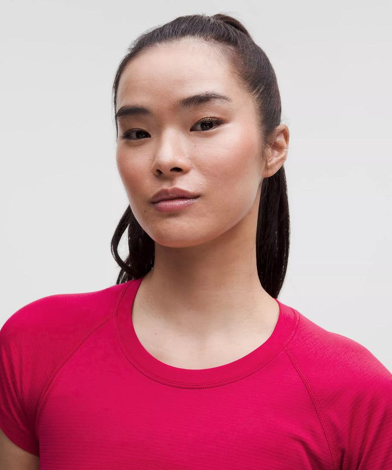 Women's Swiftly Tech Short-Sleeve Shirt 2.0 *Hip Length (Pink Dragonfruit)