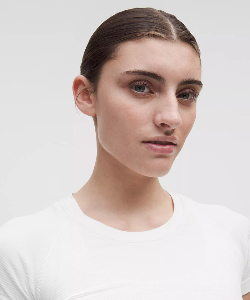 Women's Swiftly Tech Short-Sleeve Shirt 2.0 *Hip Length (White)