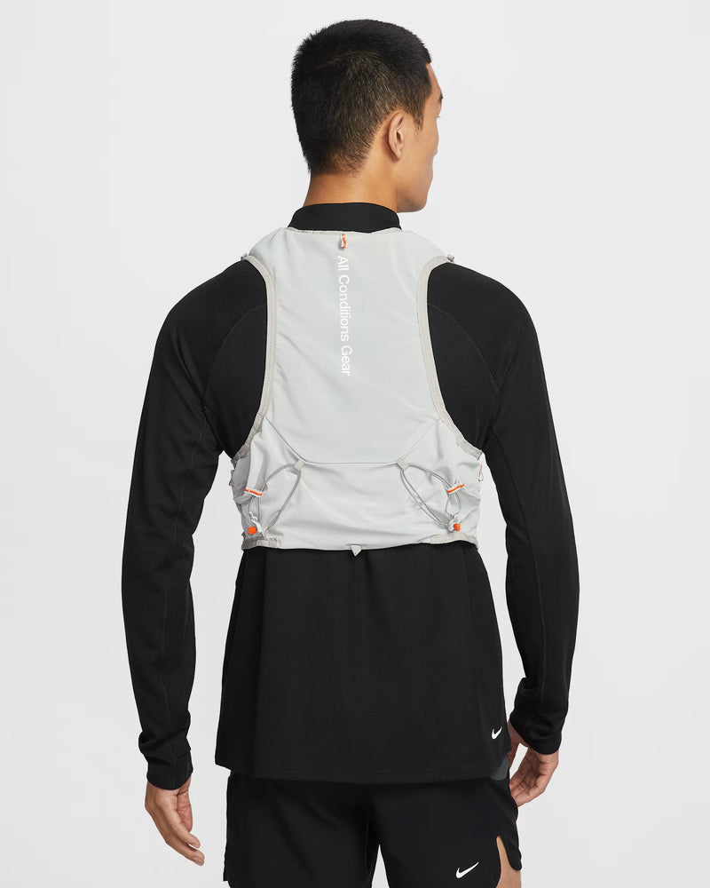 Unisex Nike ACG GOAT Pack Vest (5L) (039 - Grey Fog/Safety Orange/Summit White)