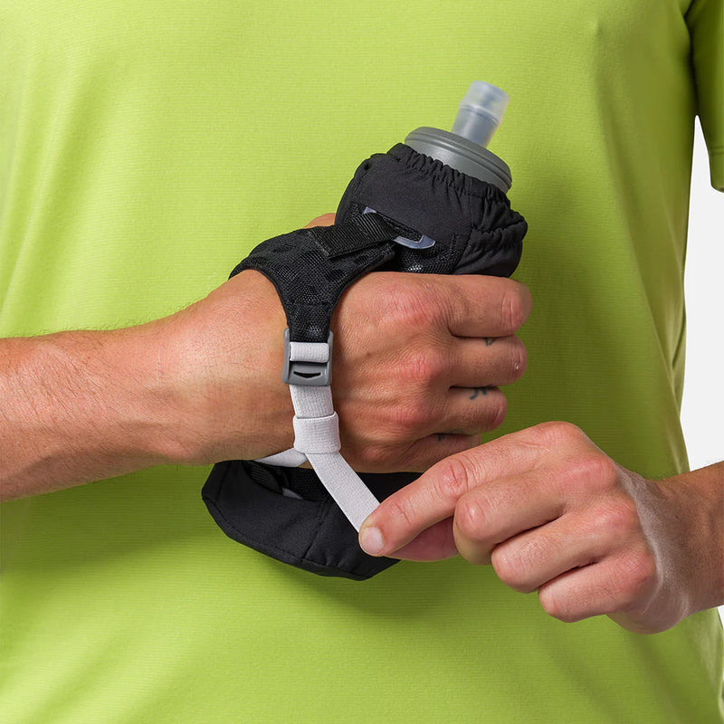 Pinnacle Soft Flask Insulated Handheld 18oz (Black/Reflective Silver)