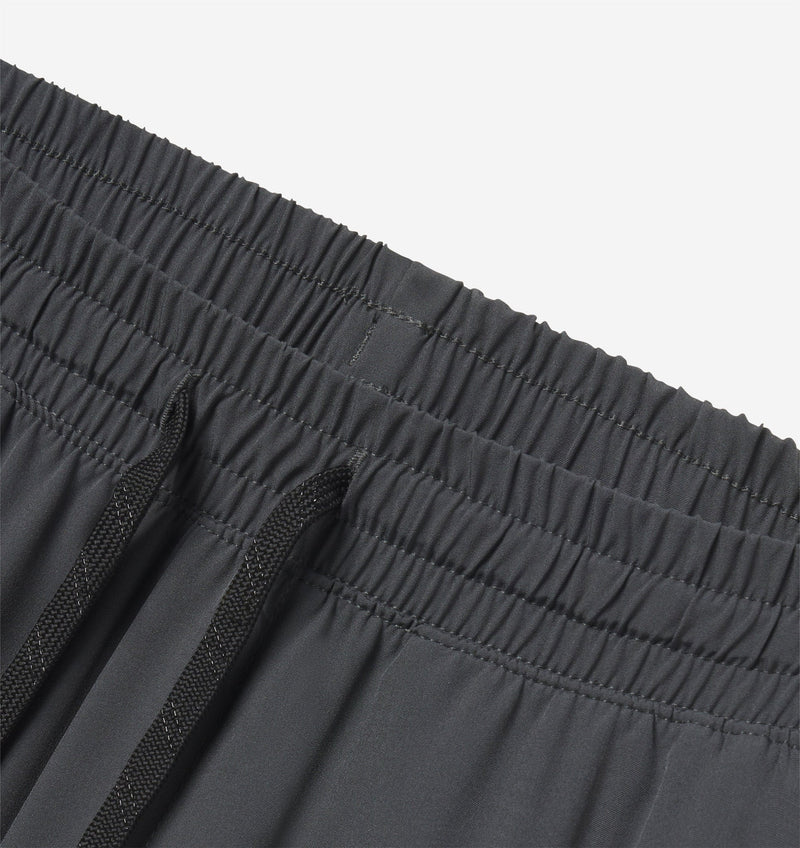 Men's Stride Short [5.5"] (Graphite)