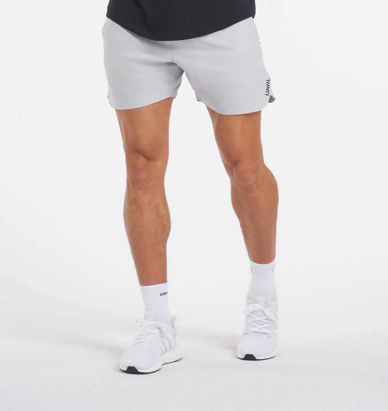 Men's Daybreaker Short [5.5"] (Light Gray)