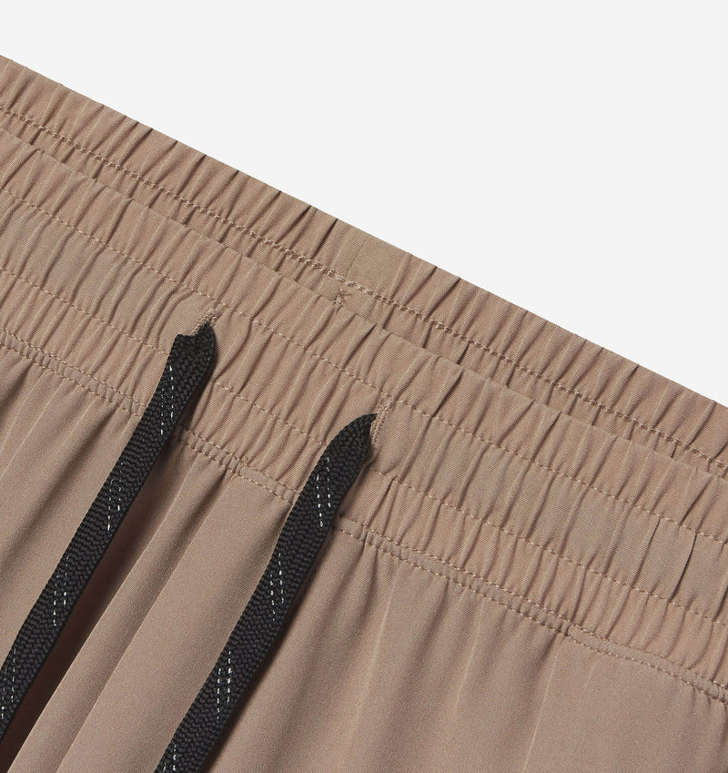 Men's Stride Short [7.5"] (Desert Khaki)