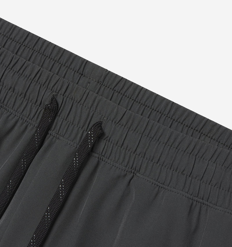 Men's Stride Short [7.5"] (Graphite)