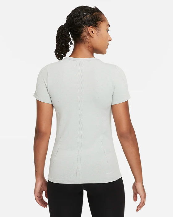 Women's DRI-FIT ADV Aura Slim-Fit Short Sleeve Top (Particle Grey/Heat — TC  Running Co