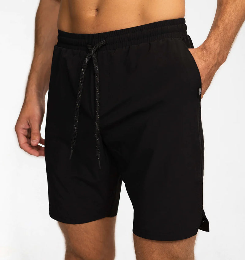 Men's Stride Short [8.5"] (Black)