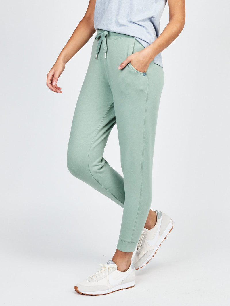 Women's Varsity Jogger W (317 - SAGE)